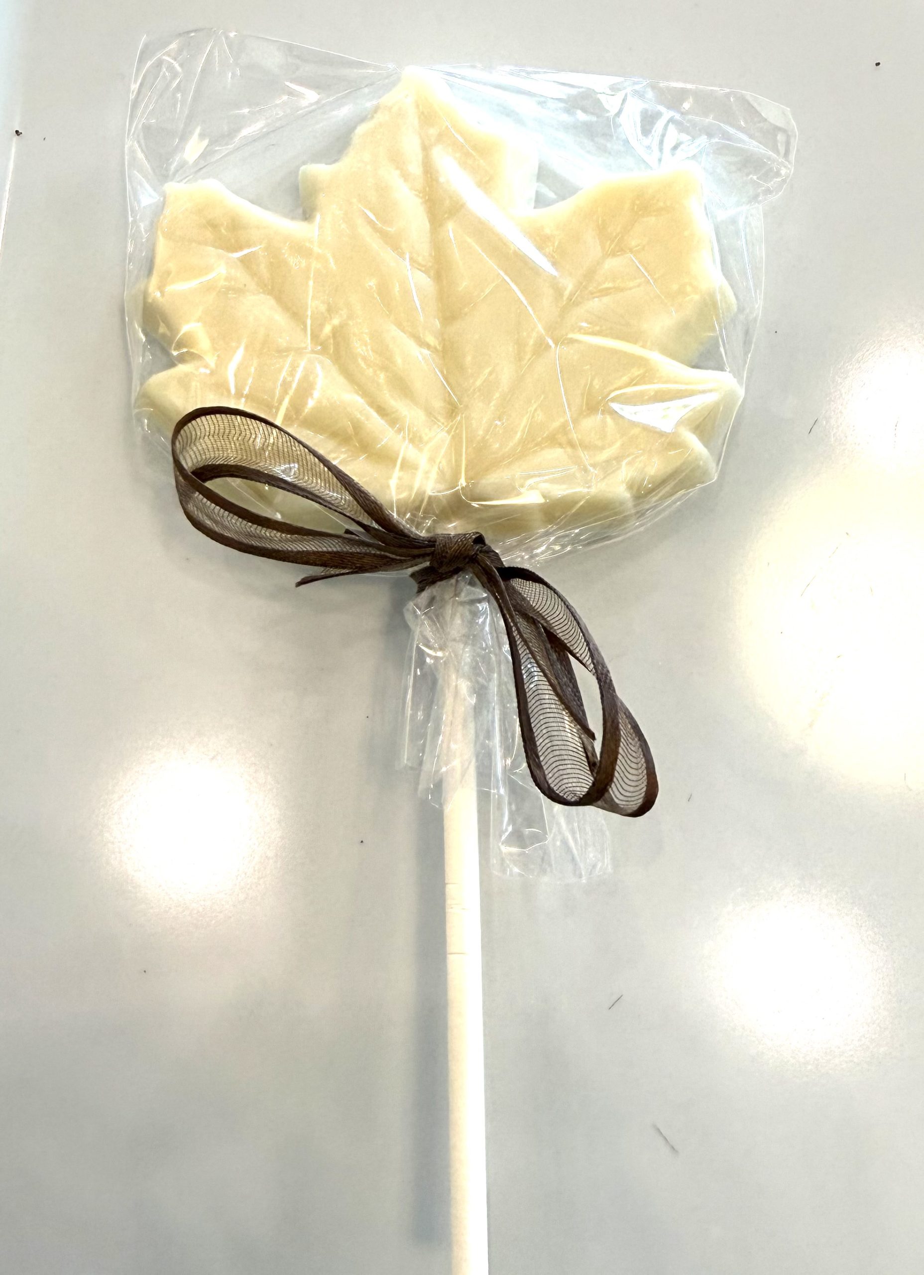 Maple Leaf Lollipop - White Chocolate 35g